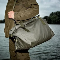 Trakker Downpour Roll-Up Fishing Carryall -Trakker Geschaft trakker downpour roll up carryall 5